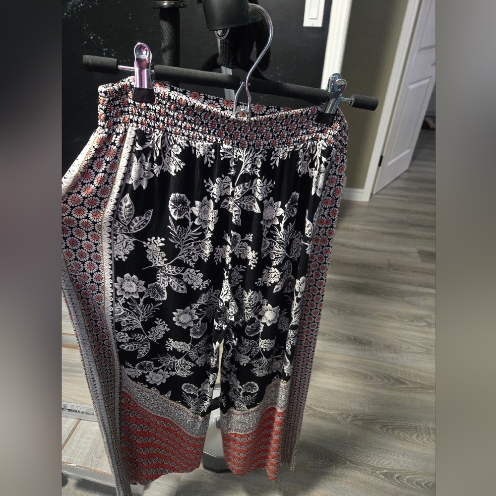 NWOT Flowy Lightweight Floral Pants *BOHO*